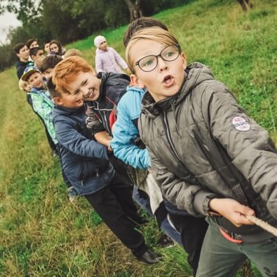 kids playing tug o' war